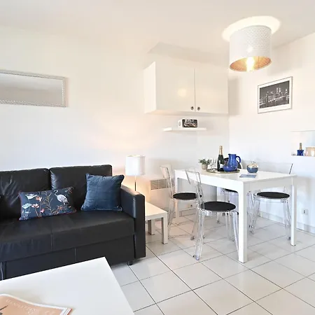 Apartamento Le Belvedere - R8 240 By Interhome Saint-Raphaël