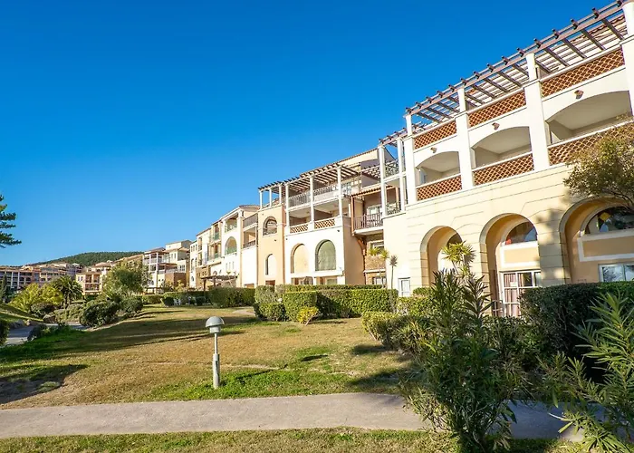 Appartement Le Belvedere - R8 240 By Interhome Saint-Raphaël