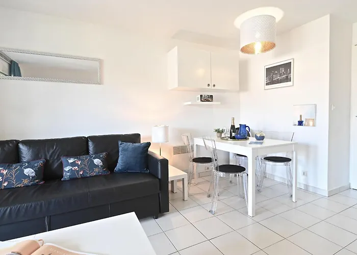 Appartement Le Belvedere - R8 240 By Interhome Saint-Raphaël