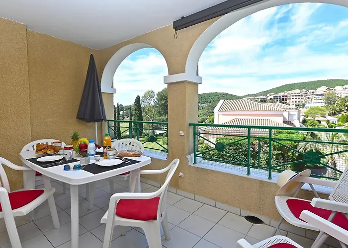 Appartement Le Belvedere - R8 240 By Interhome *