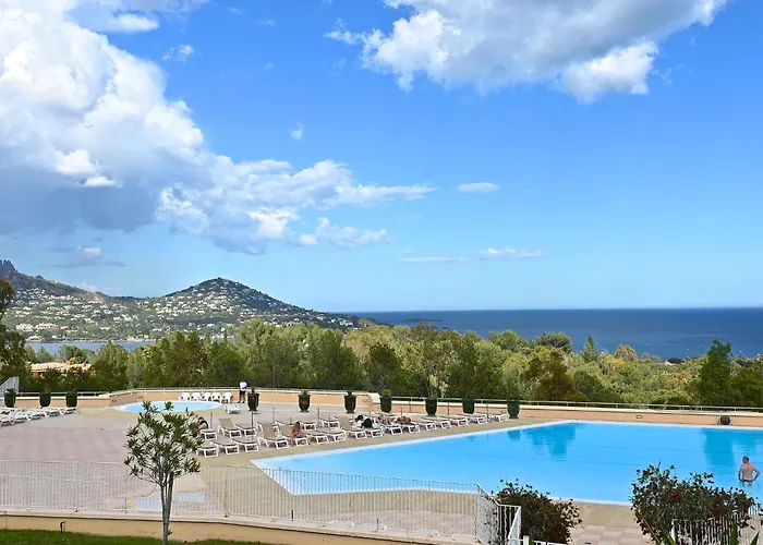 Appartement Le Belvedere - R8 240 By Interhome *